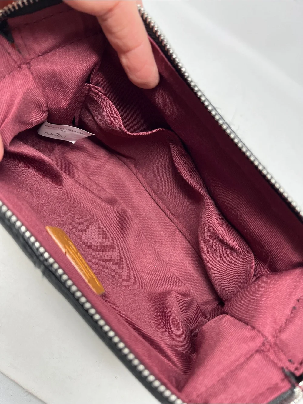 BRIC’S TRAVEL TOILETRY ZIPPER BAG QATAR AIRLINES BLACK AND TAN